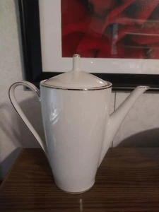 Coffee Pot and Lid Majestic Platinum Hutschenreuther Arzberg Bavaria Germany - Picture 1 of 3