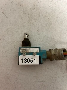 Honeywell DTE6-2RN80 Micro Switch, 10A 120 OR 250VAC - Picture 1 of 3