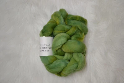 Hand Dyed Superfine American Merino Top Roving Green 4oz Braid Spinning  - Image 1 of 2
