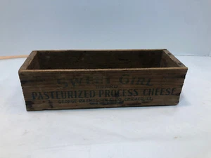Caja de Queso Vintage Sweet Girl Proceso Pasteurizado Madera Decoración Primitiva 9" - Imagen 1 de 12