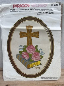 Vintage Paragon Stitchery Crewel Kit #0319 Glaube Kreuz Bibel passt 9"x12" Rahmen - Bild 1 von 5