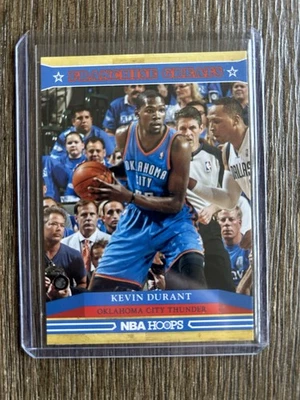 2012-13 NBA Hoops - Franchise Greats Kevin Durant #20 OKC Thunder - Image 1 of 2
