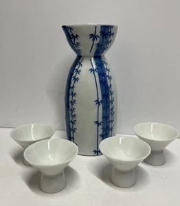 Porzellan Sake Set 5-teilig chinesischer Bambus - 1 blau-weiße Karaffe / 4 weiße Teetassen - Bild 1 von 17