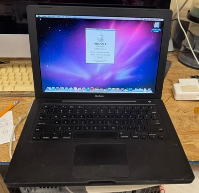 Apple MacBook NEGRO 13 pulgadas abril 2008 2,4 GHz Intel Core 2 Duo (MB404LL/A) Foto 1 de 4