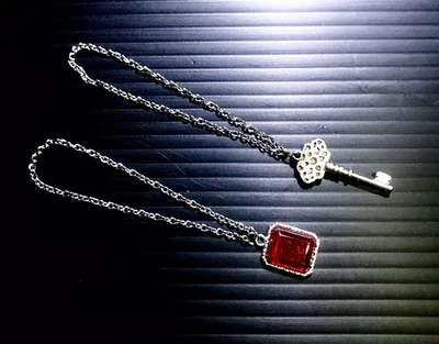 Sideshow Collectibles G.I.Joe 1/6 Destro-Enemigo Armas Proveedor 2 Collares Foto 1 de 4