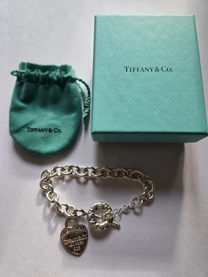 Tiffany & Co Plata Regreso a Tiffany & Co Corazón Etiqueta Pulsera Brazalete Bolsa y Caja Foto 1 de 4
