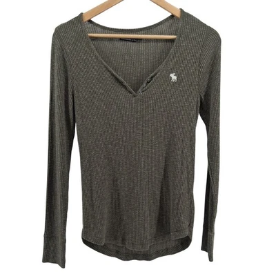Henley Abercrombie & Fitch Verde Oliva Acanalado Manga Larga Cuello en V Y2K Foto 1 de 4