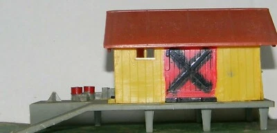 Model Power Yellow Freight Station X on Door ~ Assembled Kit 5x3x3 - HO - Image 1 of 4