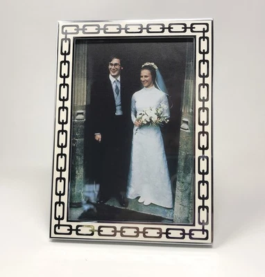 Reed & Barton LINK White & Chrome 4" x 6" Photo FFRAME Easel Back Enamel Classic - Image 1 of 4
