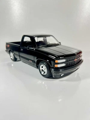 Chevrolet 454 SS 1993 Maisto 1:24 Diecast Pickup Model American Muscle Car - Image 1 of 4