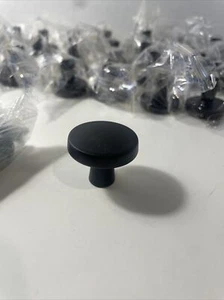 "Lote de 44 herrajes para gabinete Ravinte redondos negros 1,25"" 2 juegos de tornillos 1"" y 2"" nuevos" - Imagen 1 de 8