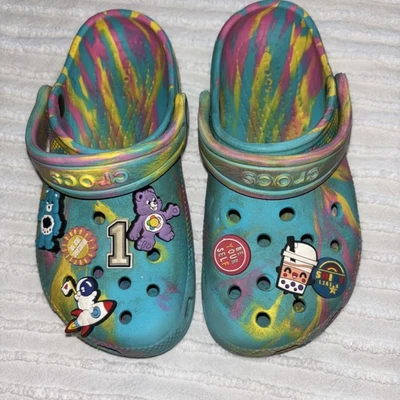 Zuecos Crocs Clásicos Mármol Niñas C12 Digital Aqua Multi Zapatos Sin Cordones Dijes Foto 1 de 4