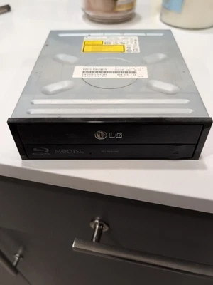 LG WH14NS40 14X Blu-ray SATA M-DISC CD DVD Internal Burner 3D BDXL Drive Writer - Image 1 of 2