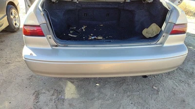 Conjunto de tampa de para-choque traseiro Toyota Camry 1997-1999 OEM traseira dourada - Imagem 1 de 4