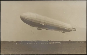 DEU. Unused Real Photo Postcard Zeppelin LZ13 Airship "HANSA" landing in Hamburg - Picture 1 of 2