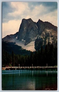 Emerald Lake And Mt Burgess, Canadian Rockies British Columbia, Coast Postcard - Picture 1 of 2