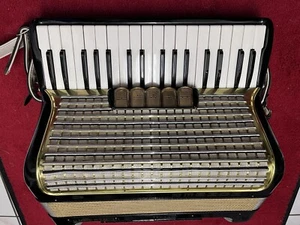 Akkordeon Hohner  Concerto III 72 Bässe in schwarz mit Koffer - Bild 1 von 6