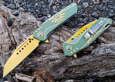 Navaja de bolsillo Legend of Zelda asistida por resorte verde dorada punta llevar EDC 4,2 oz Foto 1 de 4