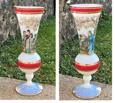 Ancien grand vase opaline décor chinoisant d'une scène galante, bordures dorées - Photo 1/4