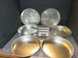 Lot of 2 Vintage Bake King Cake Pans Round 8-1/2" x 1-1/4" - Picture 1 of 4