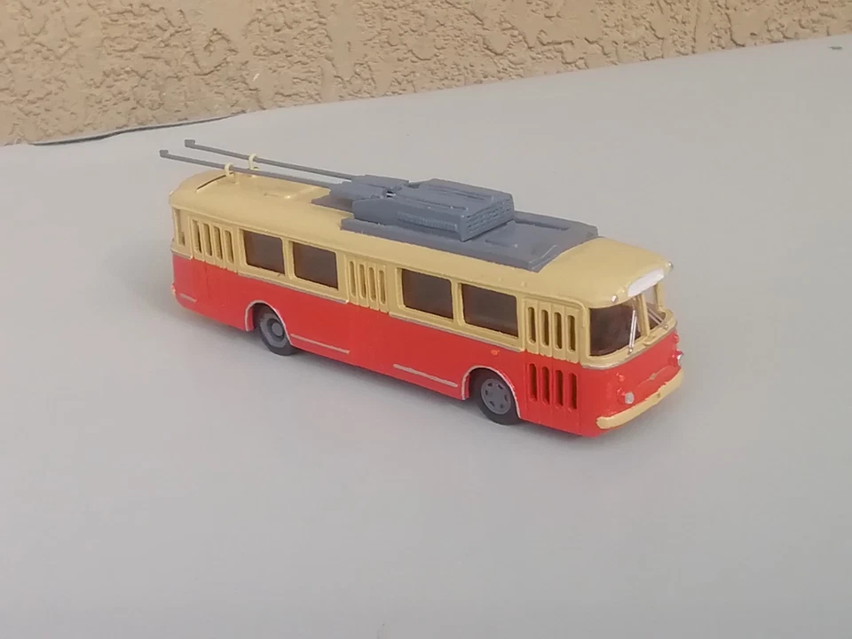 FILOBUS SKODA ARTIGIANALE IN RESINA ,BEN DETTAGLIATO SCALA 1/87 - Immagine 1 di 4