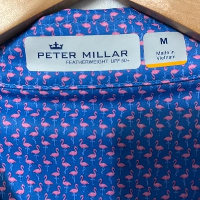 Camisa polo de golf Peter Millar para hombre con estampado de flamenco M peso pluma UPF 50+ Foto 1 de 4