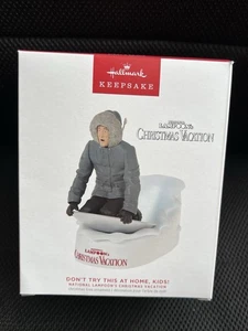 HALLMARK 2023 DON'T TRY THIS AT HOME KINDER LAMPOON'S CHRISTMAS HOLIDAY ORNAMENT - Bild 1 von 4