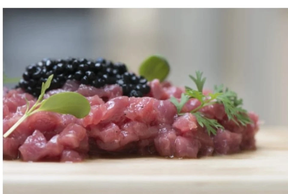 DELICIOUS LUXURY CHRISTMAS SUPER TARTARE BEEF TARTAREWHITE/BLACK TRUFFLE CAVIAR  - Image 1 of 4