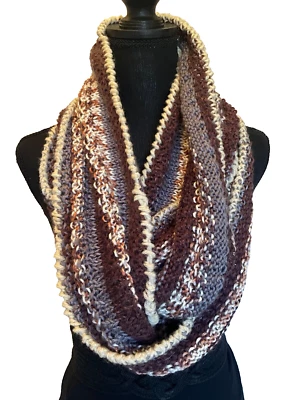 OBD Hecho a Mano, Tejido a Mano Infinito Bufanda Marrón y Gris con Crochet Crema Foto 1 de 4