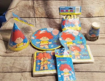 PARTY TROLLS New BIRTHDAY PARTY SUPPLY PACK Vintage 1992 Napkins PLATES - Image 1 of 4