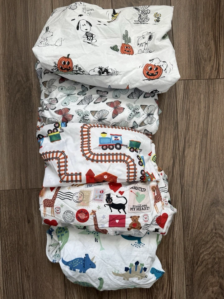 Lote de 5 Sábanas Ajustables para Cuna Bebé Snoopy Halloween Dinos Trenes Tema Mariposa Foto 1 de 4