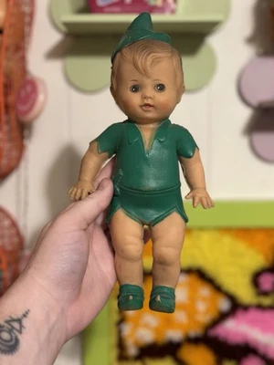 Muñeca de goma vintage Sun Rubber Peter Pan Boy Squeak Kitsch Foto 1 de 4