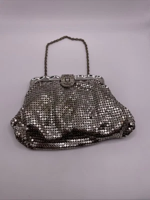 Bolso sin asas vintage de malla Whiting & Davis Co plateado cierre de estrás Art Deco Foto 1 de 4