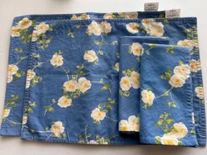 Crate Barrel Primrose 2 matching placemats 2 napkins cotton blue floral - Picture 1 of 5