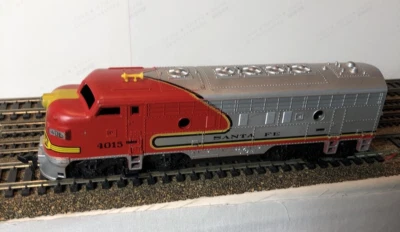 Tyco: SANTA FE #4015 DIESEL LOCOMOTIVE, HO, AUSTRIA VINTAGE - Image 1 of 4