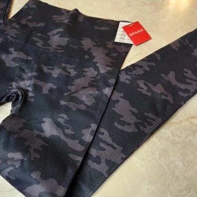 Женские большие леггинсы SPANX Look at Me Now черные камуфляжные бесшовные FL3515 НОВЫЕ - Изображение 1 из 4
