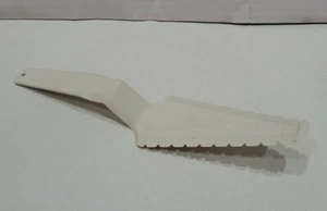 TUPPERWARE 1228 Almond SERRATED PIE / CAKE SERVER - Picture 1 of 8