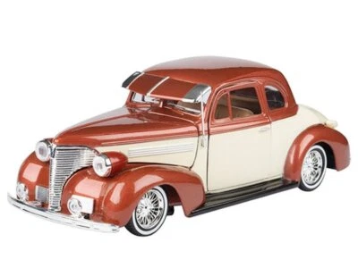CHEVROLET Coupe - 1939 - brownmetallic / cream - MotorMax 1:24 - Photo 1/4