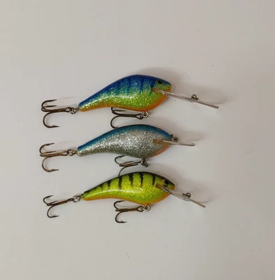 (3) Vintage Strike King Dance N Shad Jelutong Wood Fishing Lures Lot of 3 - Image 1 of 3