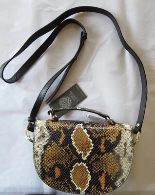 BOLSO BANDOLERA VINCE CAMUTO GROUP ALEKI PIEL DE SERPIENTE CUERO EN RELIEVE, MARRÓN/NEGRO Foto 1 de 4