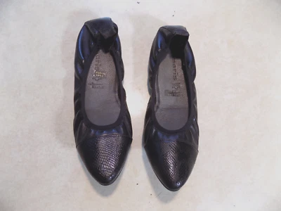 Zapatos planos de ballet Tamaris de cuero negro con puntera de serpiente sin cordones cómodos usados en excelente estado 6,5 Foto 1 de 4