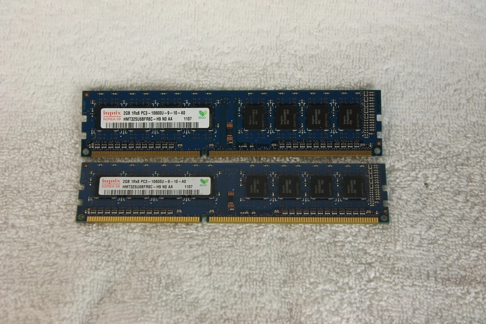 Hynix 4GB (2X2GB) PC3 SDRAM memory, 1333/10600, HMT325U6BFR8C - Image 1 of 2