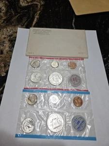 Uncirculated 1962 Mint Sets From Denver and Philadelphia United States - Picture 1 of 2