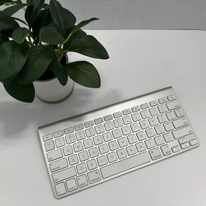 Apple Magic Keyboard 1 Silver Aluminium Wireless Bluetooth Slim Mini A1314 - Picture 1 of 6