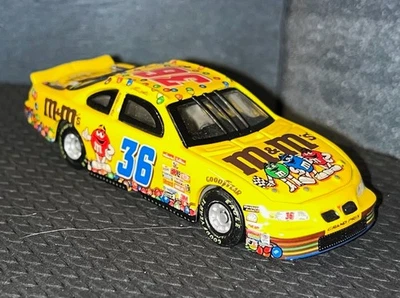 CAPUZ PONTIAC ABERTO 1/64 1998 HOT WHEELS #36 M&M'S WORLD ERNIE IRVAN! - Imagem 1 de 4