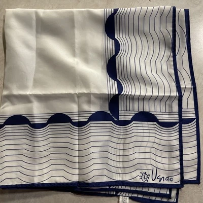 "Bufanda cuadrada firmada por Veia 21"" Japón poliéster blanco y azul marino monedero bufanda"   Foto 1 de 4