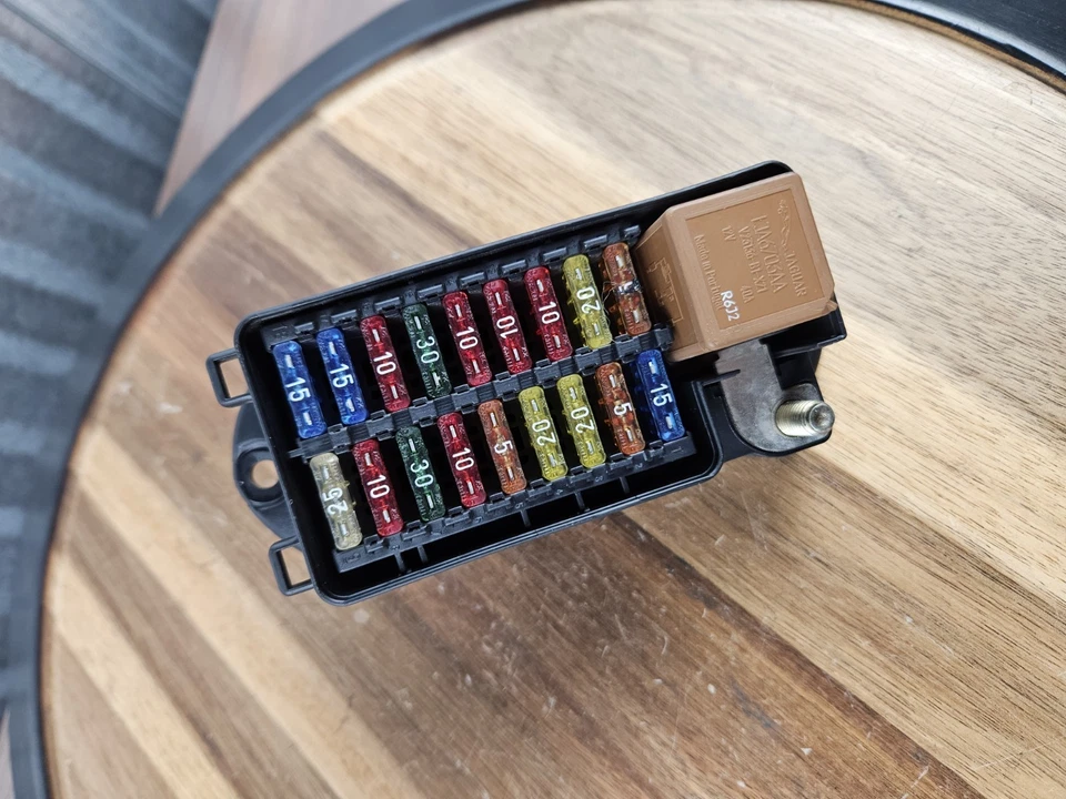 Jaguar x300 xj6 1995 96 97 18 vías relé de fusibles caja de conexiones LNA2800HB Foto 1 de 4