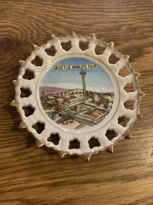 Mini plato de recuerdo vintage de la Feria Mundial de Seattle de los años 60 bordes reticulados 5" Japón - Imagen 1 de 4