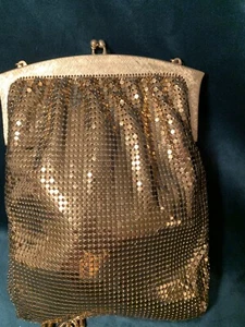 Vintage Whiting & Davis Shiny Gold Mesh Clasp Evening Purse - Picture 1 of 3