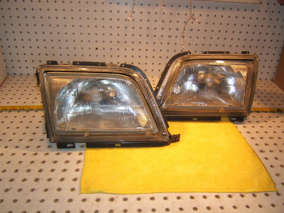 Faro tipo Bosch L & R halógeno 2 montajes Mercedes R129 95-02 EE. UU., SIN EURO Foto 1 de 4